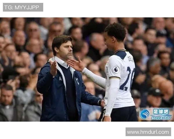 女粉丝与足球明星亲密互动揭秘背后的感人故事与激情瞬间